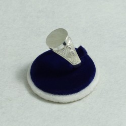 Anello uomo inciso ovale