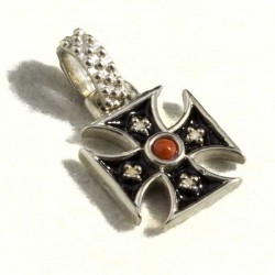 Croce templare con smalto e corallo centrale