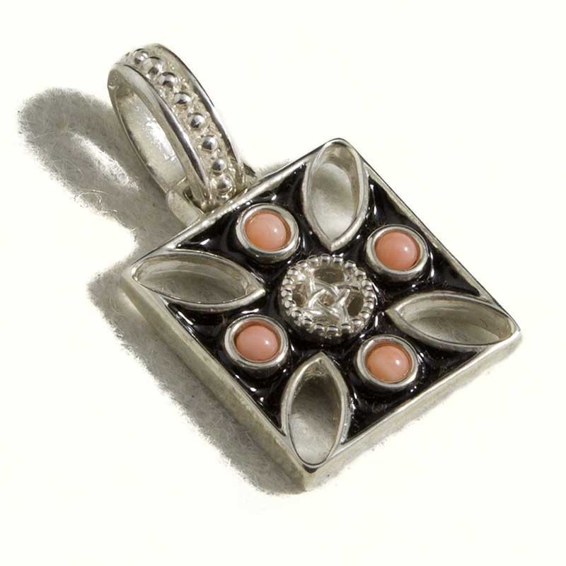 Croce templare quadrata smalto nero e corallo