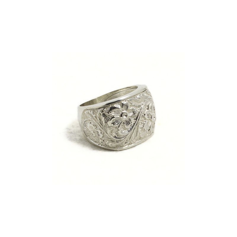 Anello donna inciso, fascia piatta televisore