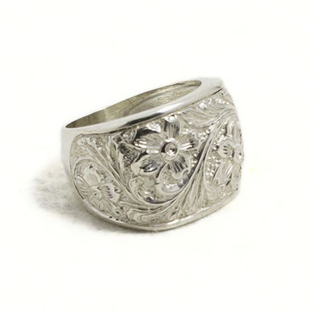 Anello donna inciso, fascia piatta televisore