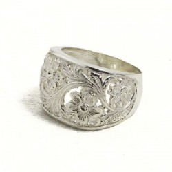 Anello donna inciso, fascia piatta televisore