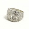 Anello donna inciso, fascia piatta televisore